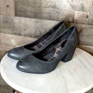 Size 6. Like new B.O.C shoes